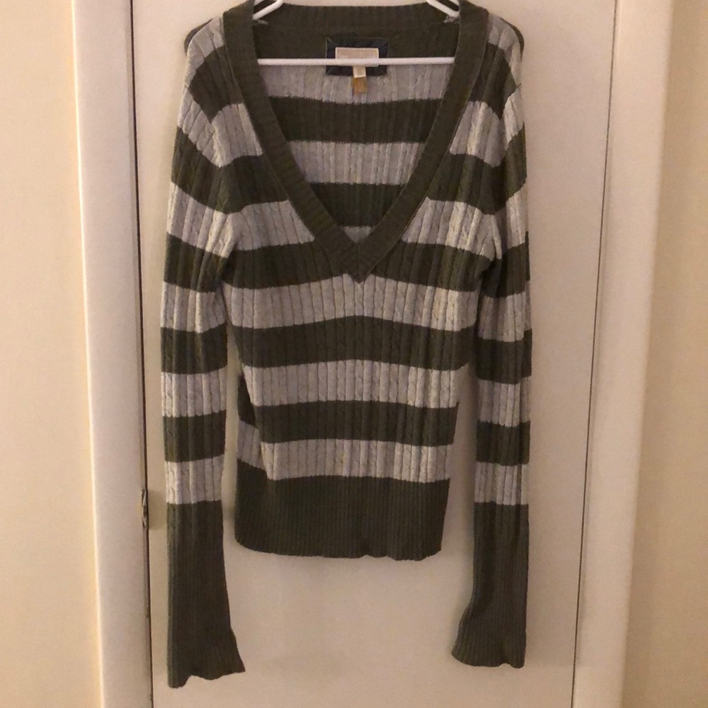 American eagle soft cotton sweater. Extra long sleeves.